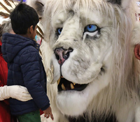 WINTER WONDERLAND NARNIA ACTS TO HIRE - ANIMATRONIC SNOW LION ACT